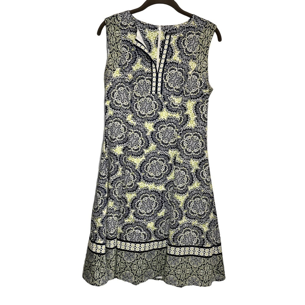 Maggy London Floral Print Sleeveless Split Neck Fit and Flare Knee Length Dress